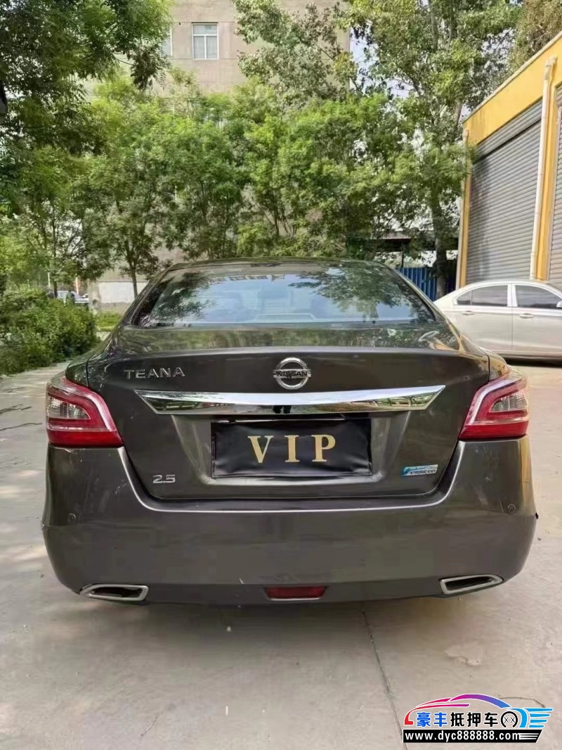 14年日产天籁轿车抵押车出售