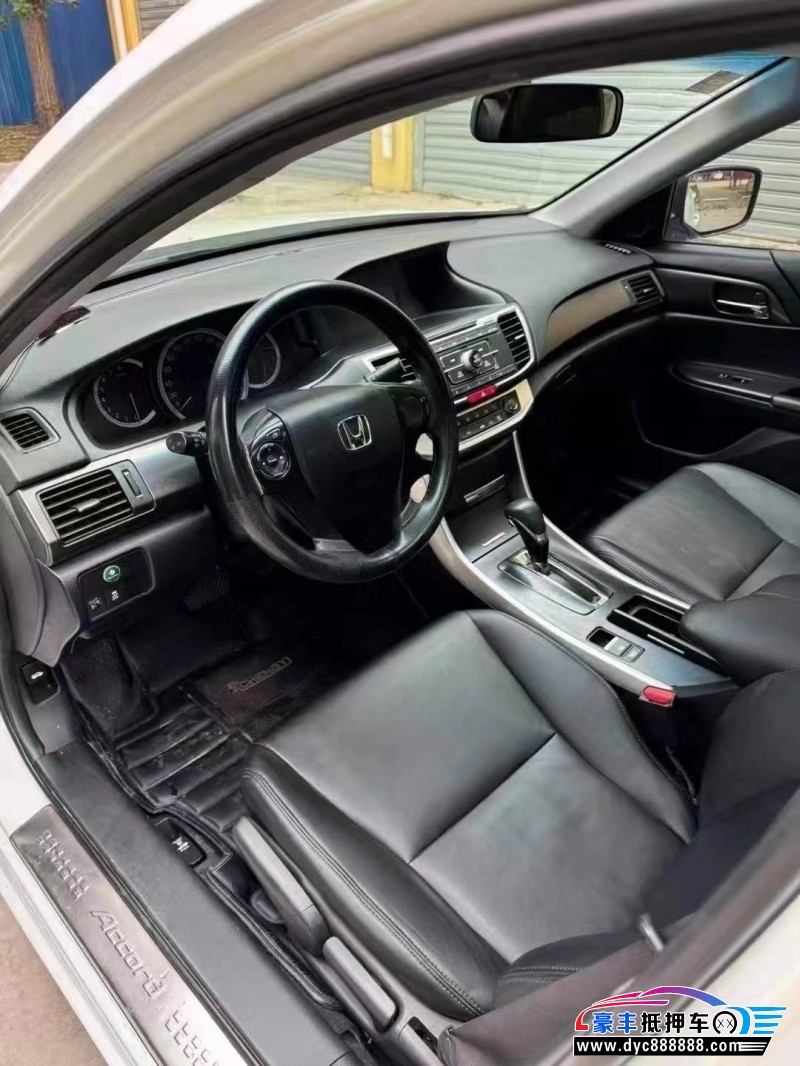 16年本田雅阁轿车抵押车出售