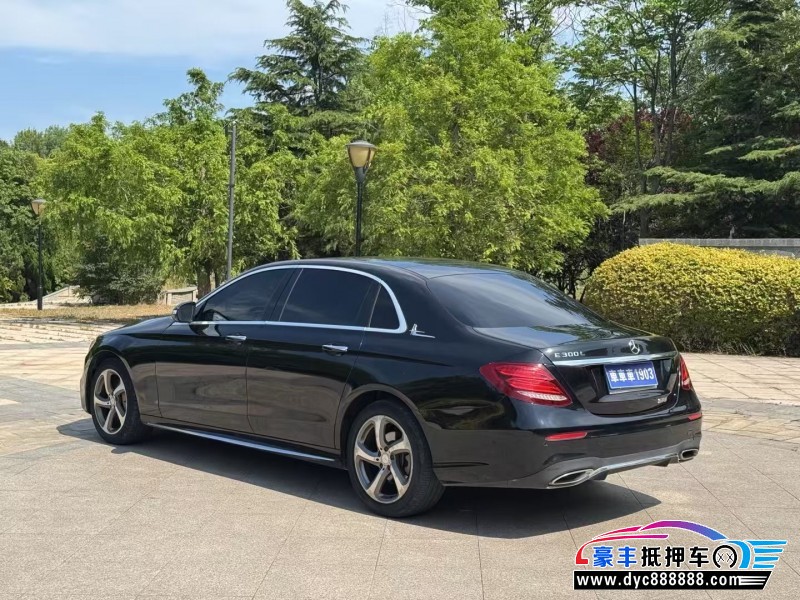 17年奔驰E轿车抵押车出售