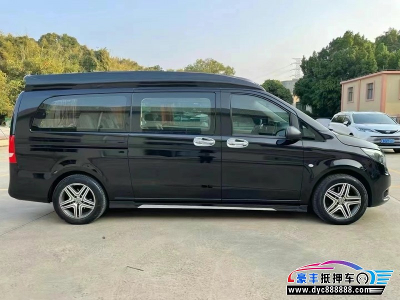 17年奔驰威霆轿车抵押车出售