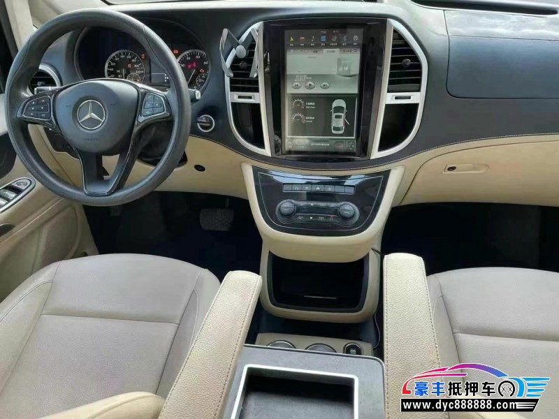 17年奔驰威霆轿车抵押车出售