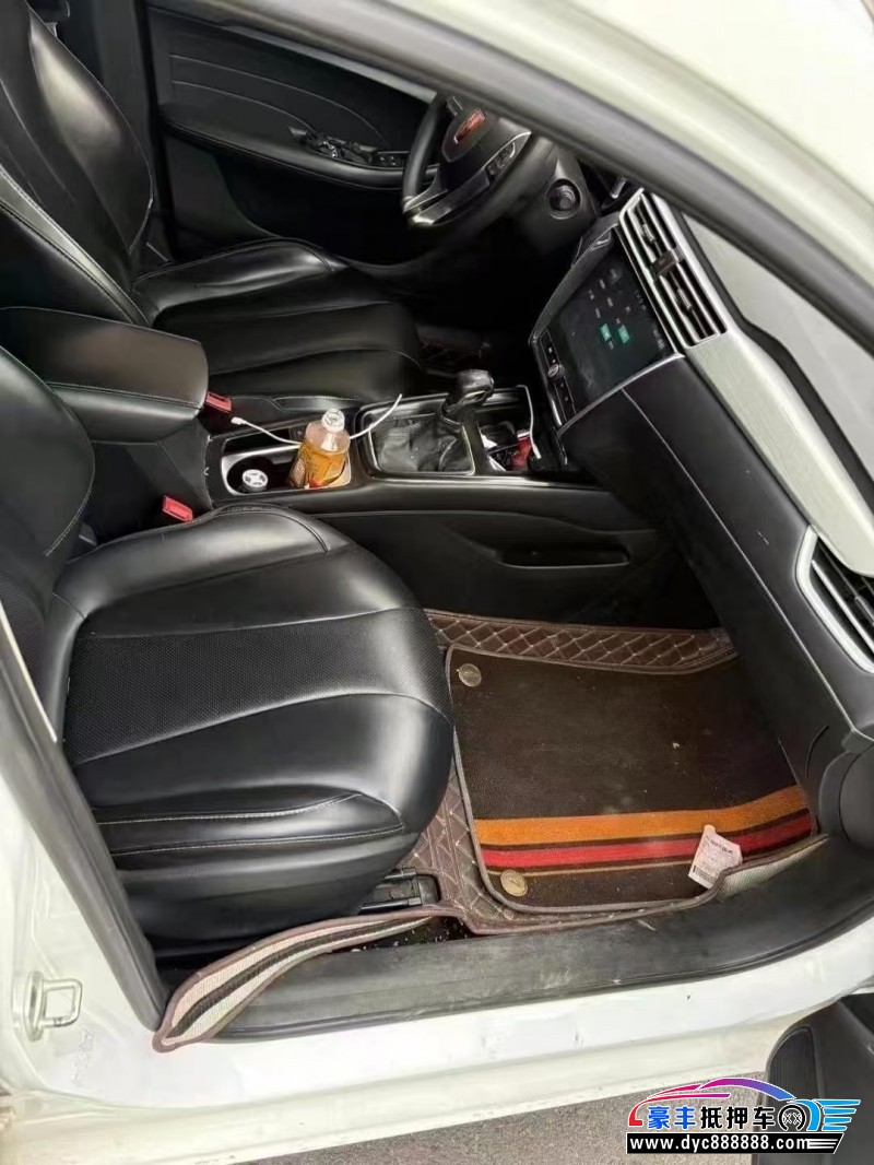 21年荣威i5轿车抵押车出售