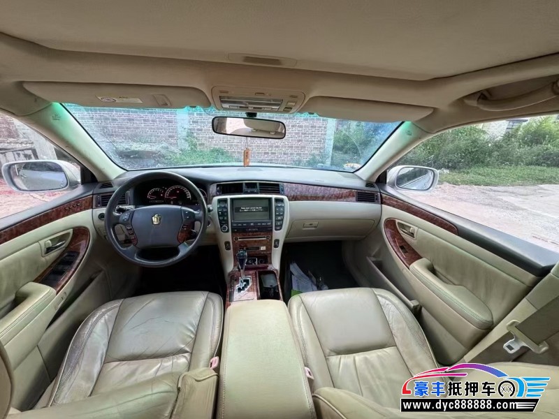 05年丰田皇冠轿车抵押车出售