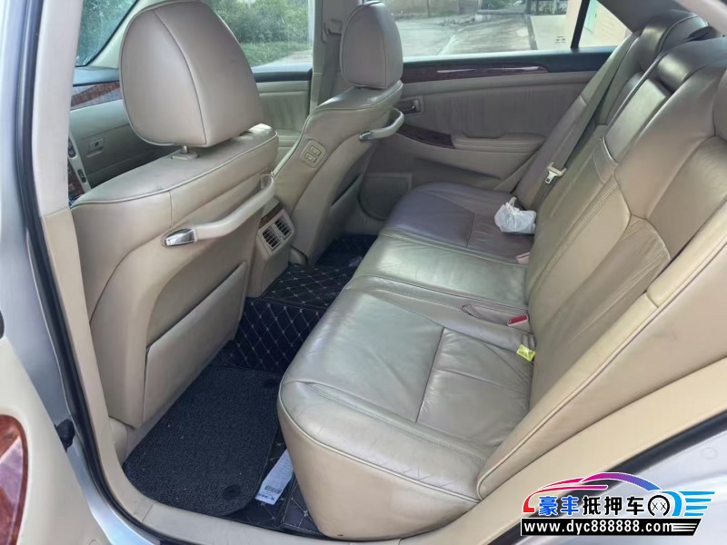 05年丰田皇冠轿车抵押车出售