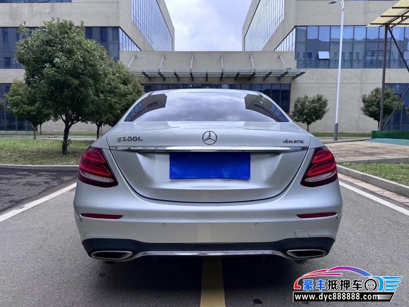 17年奔驰E轿车抵押车出售