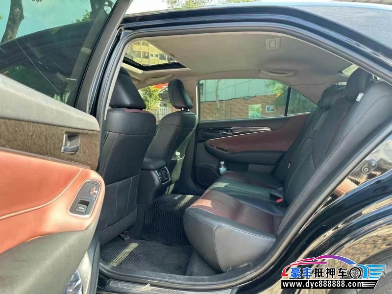 20年丰田皇冠轿车抵押车出售