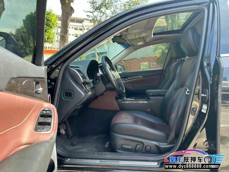 20年丰田皇冠轿车抵押车出售