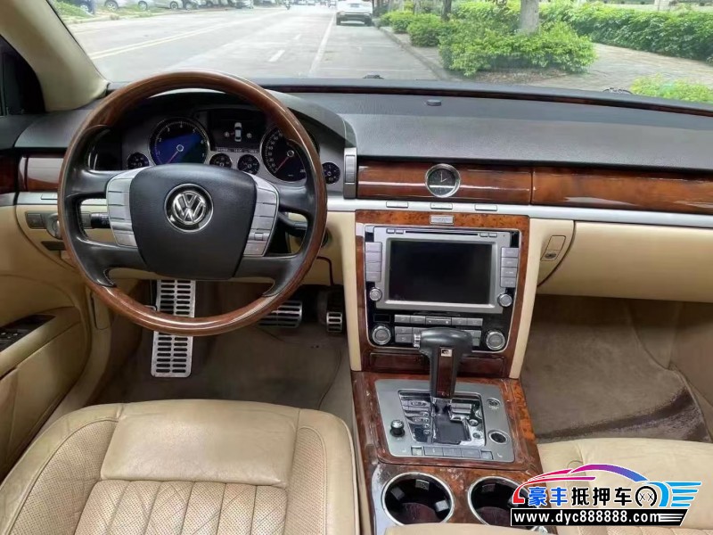 10年大众辉腾轿车抵押车出售