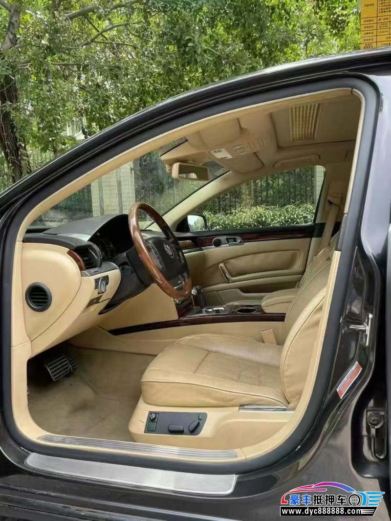 10年大众辉腾轿车抵押车出售