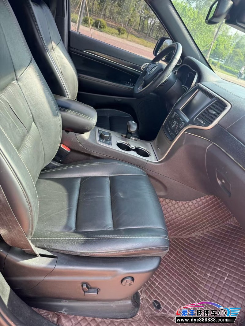 13年Jeep大切诺基轿车抵押车出售