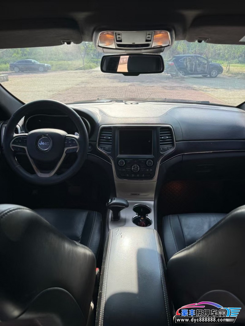 13年Jeep大切诺基轿车抵押车出售