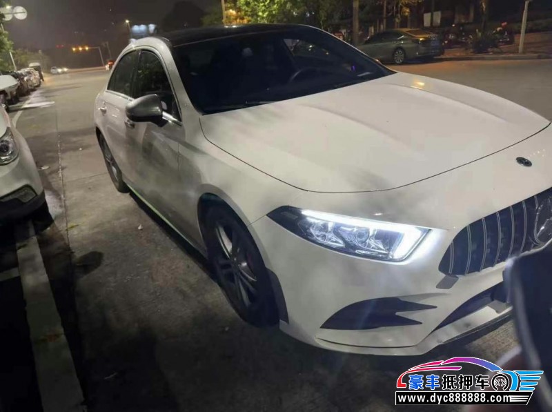 21年奔驰A轿车抵押车出售