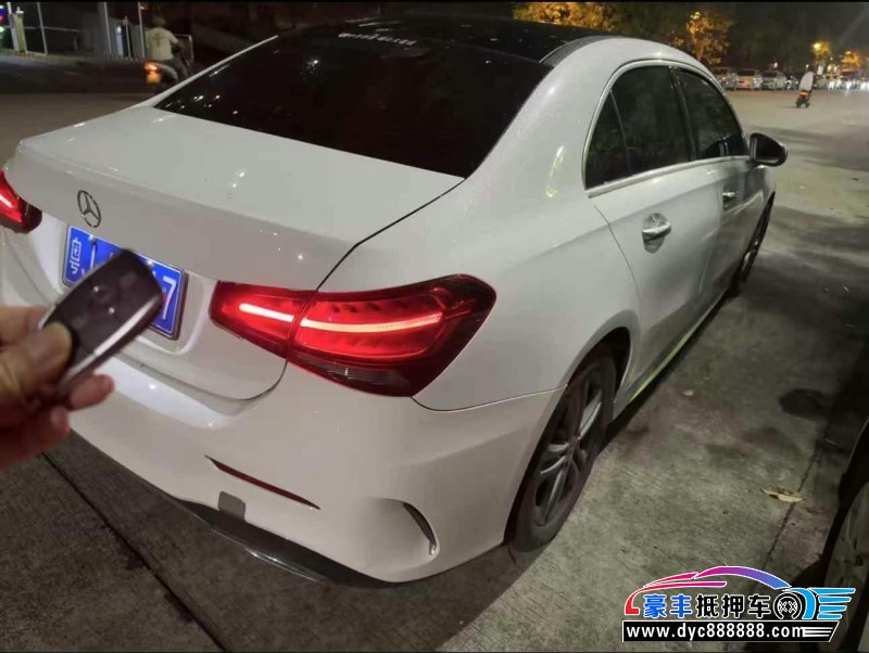 21年奔驰A轿车抵押车出售