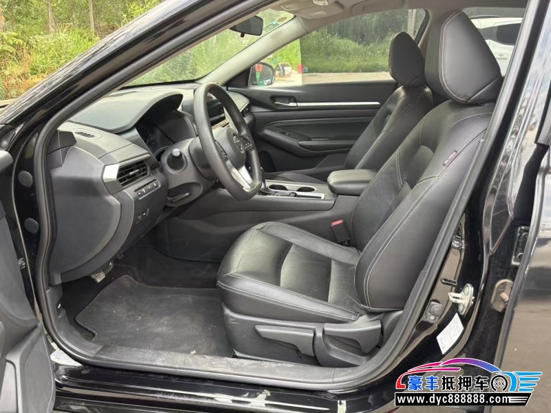 22年日产天籁轿车抵押车出售