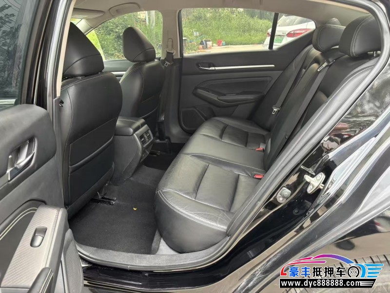 22年日产天籁轿车抵押车出售