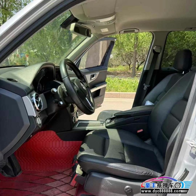 13年奔驰GLK轿车抵押车出售