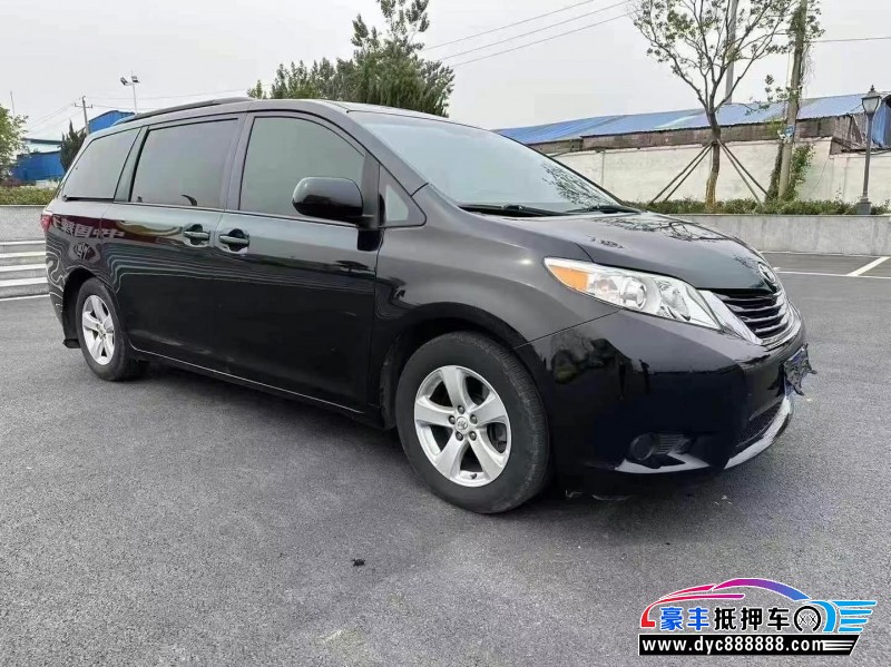 16年丰田塞纳轿车抵押车出售