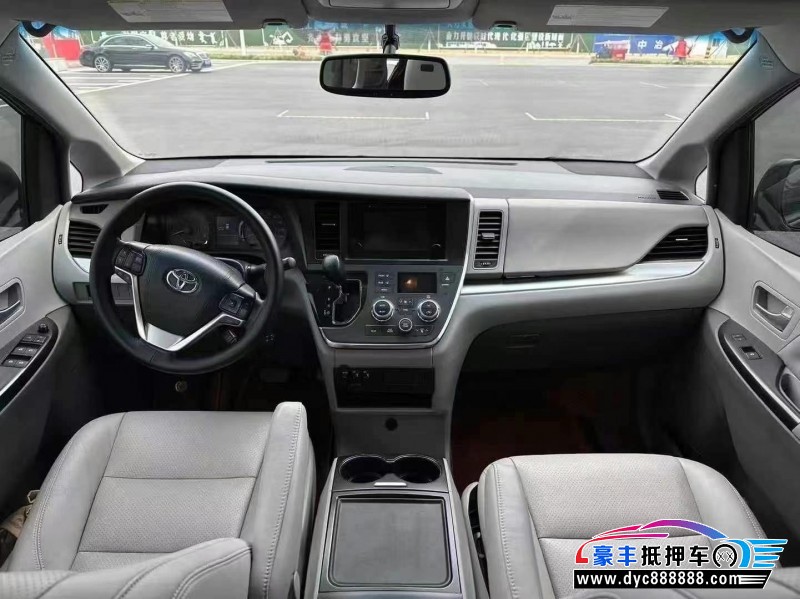 16年丰田塞纳轿车抵押车出售