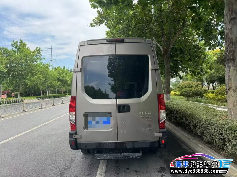 22年依维柯欧盛轿车抵押车出售