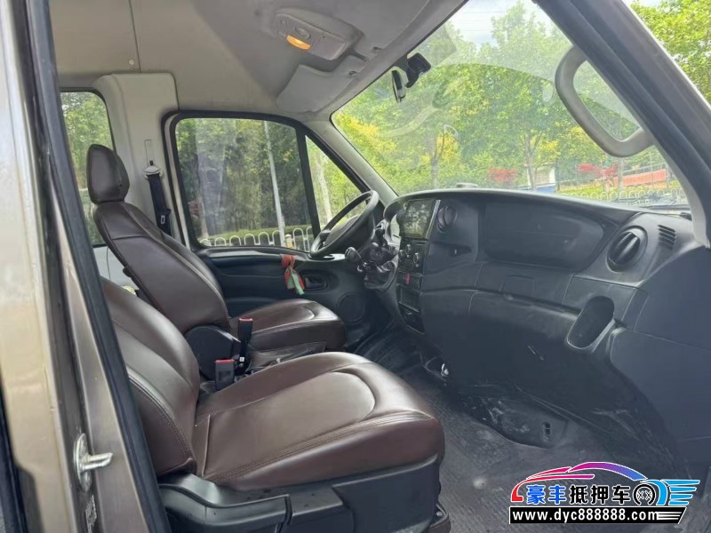 22年依维柯欧盛轿车抵押车出售