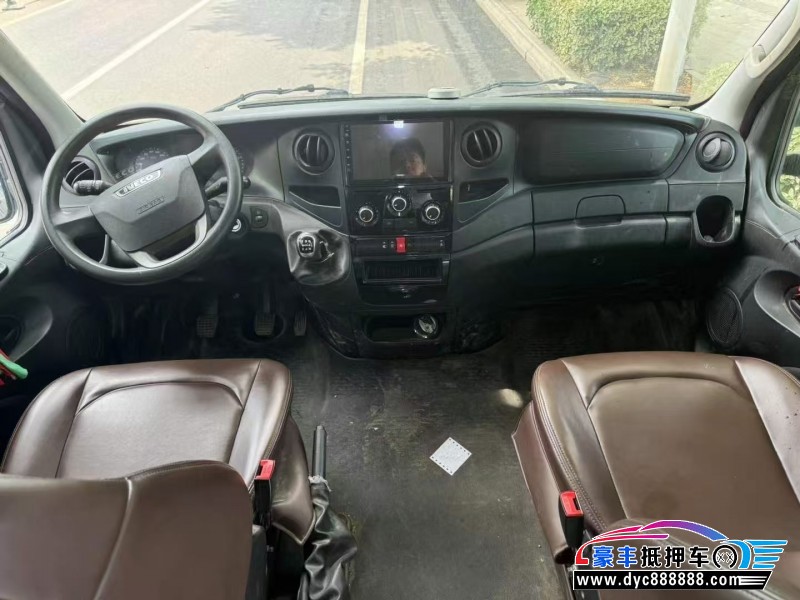 22年依维柯欧盛轿车抵押车出售