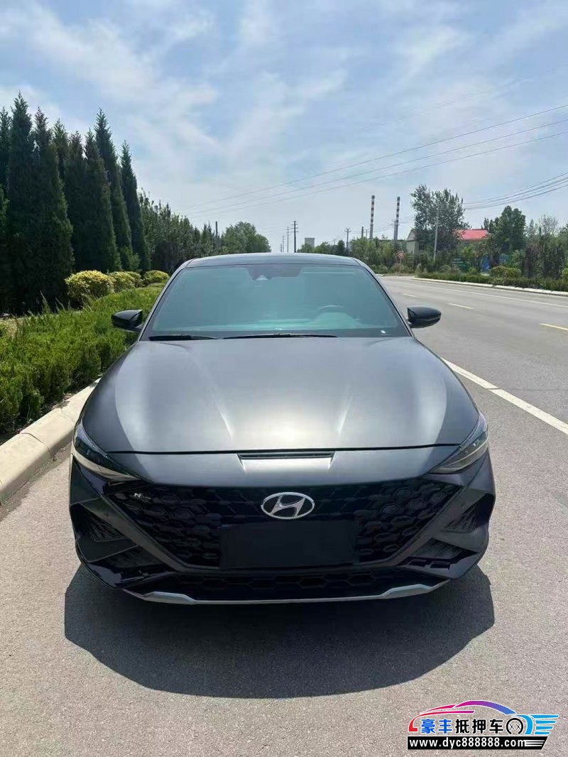 抵押车出售23年现代菲斯塔轿车
