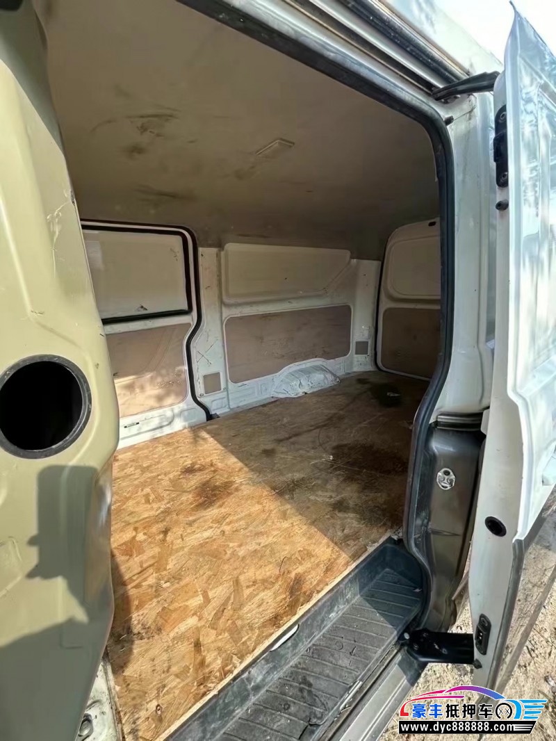 22年长安跨越长安V5轿车抵押车出售