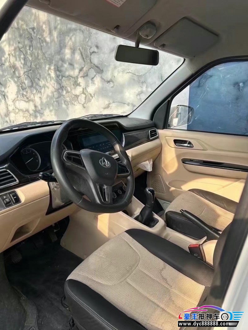 22年长安跨越长安V5轿车抵押车出售