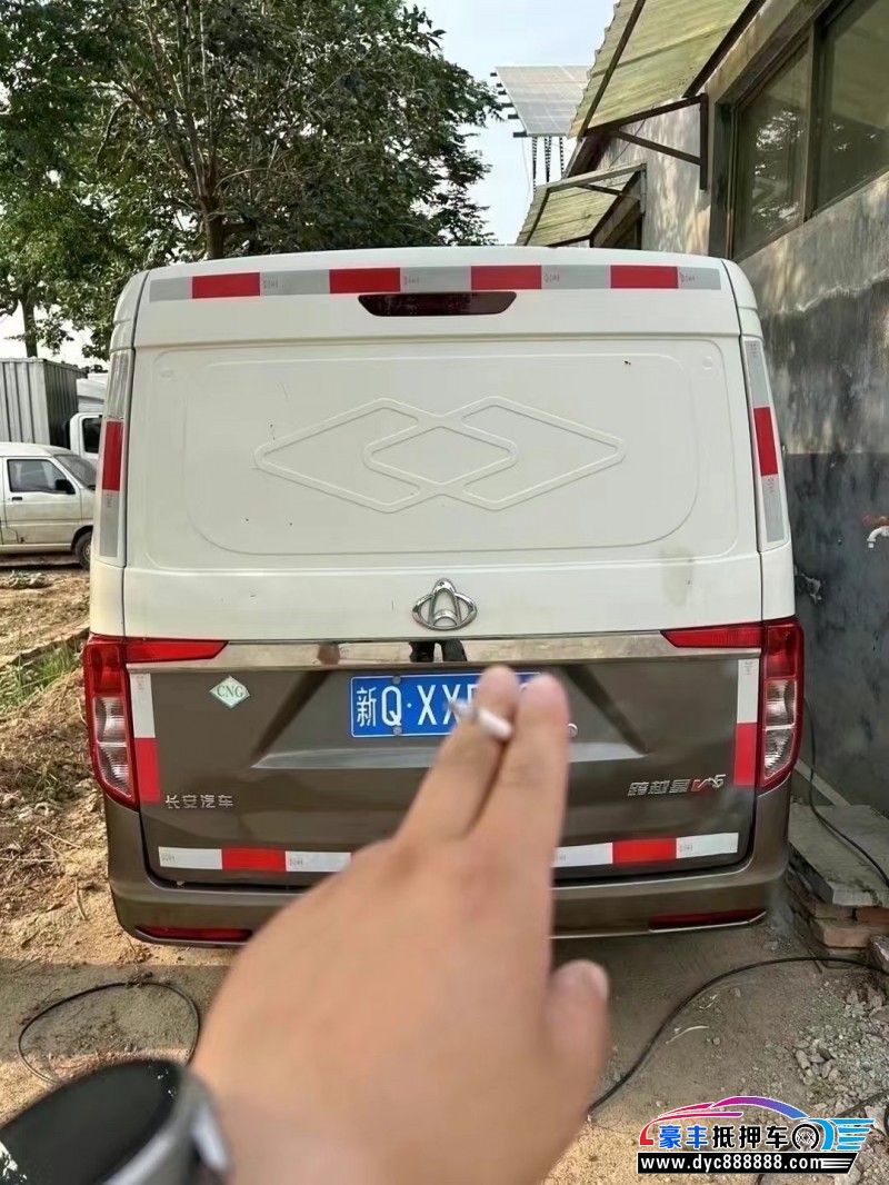 22年长安跨越长安V5轿车抵押车出售