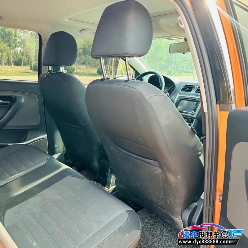 15年大众polo轿车抵押车出售