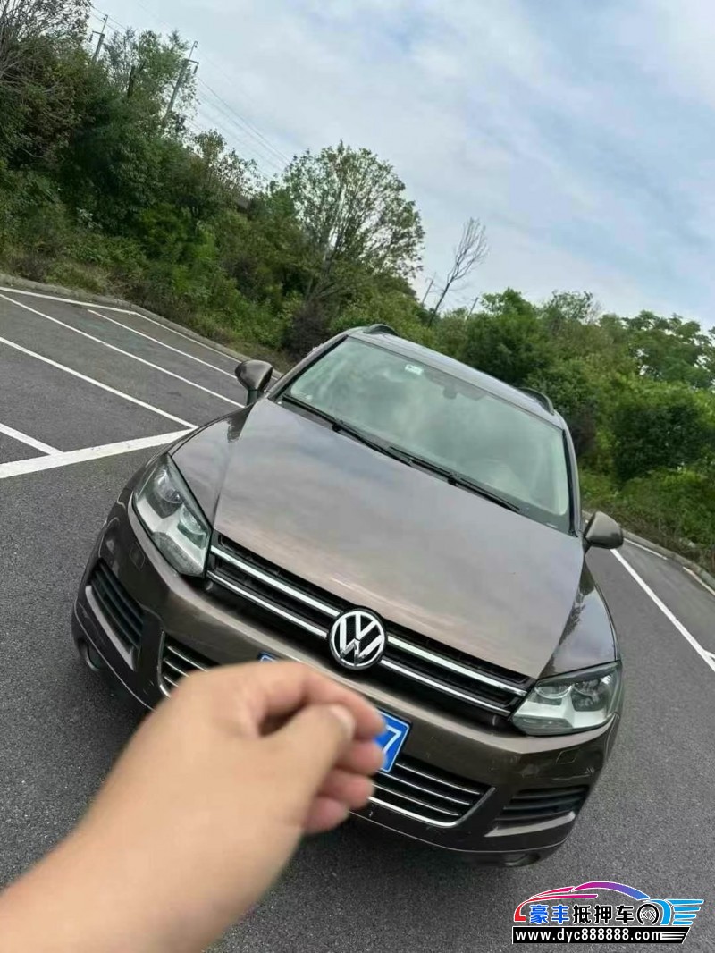 抵押车出售13年大众途锐轿车