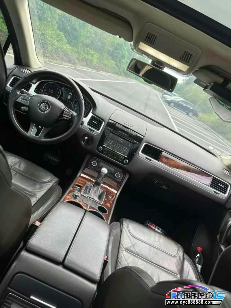 13年大众途锐轿车抵押车出售