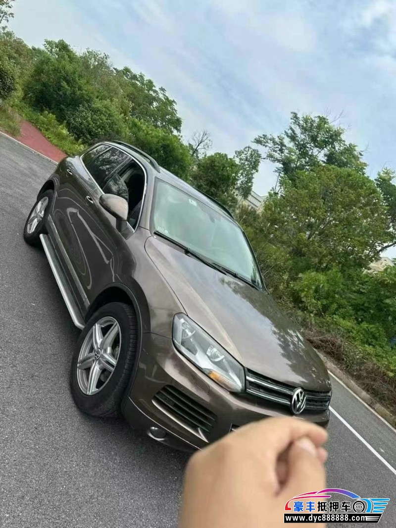 13年大众途锐轿车抵押车出售