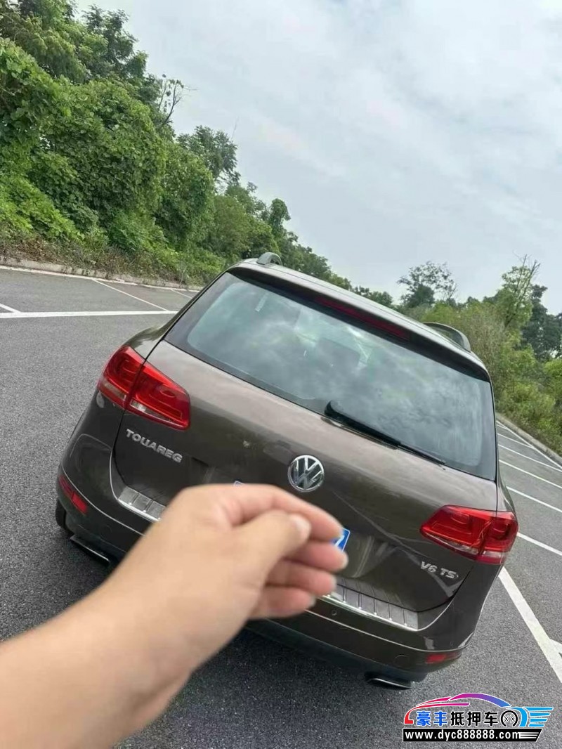 13年大众途锐轿车抵押车出售