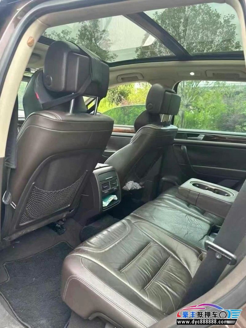 13年大众途锐轿车抵押车出售