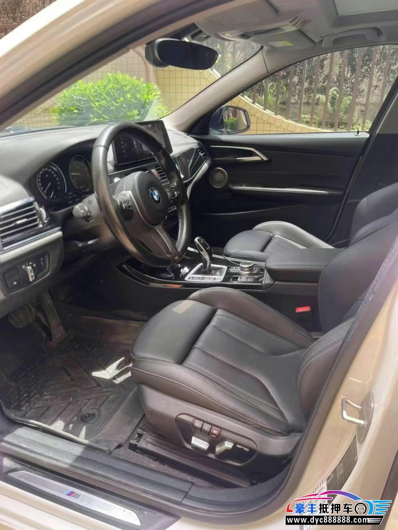 21年宝马1系轿车抵押车出售