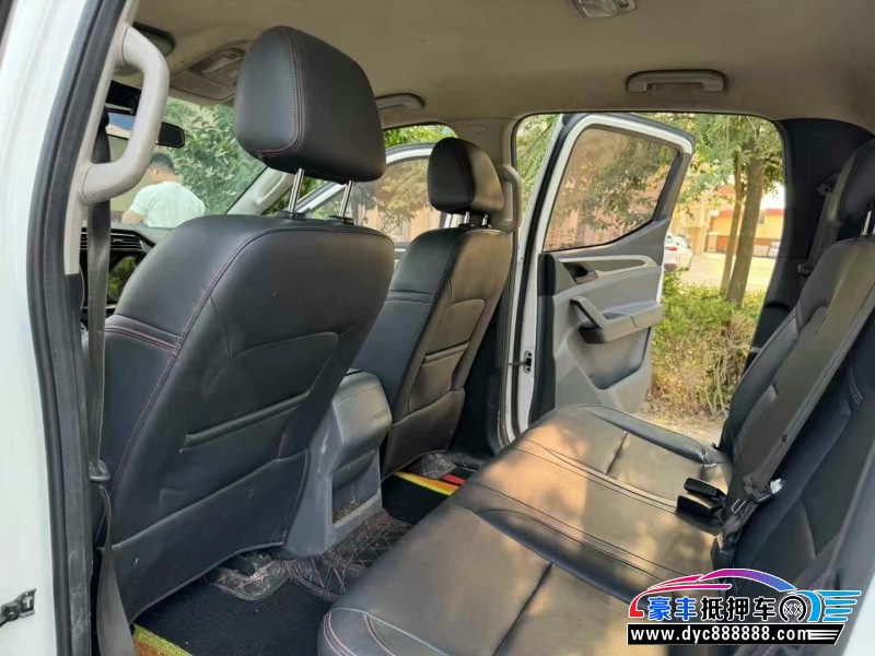 18年上汽大通T60轿车抵押车出售