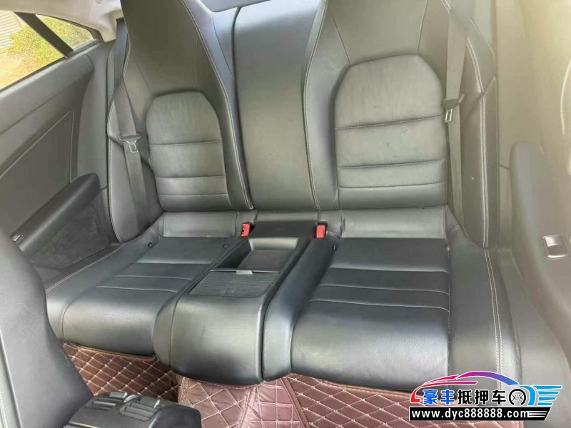 13年奔驰E轿车抵押车出售