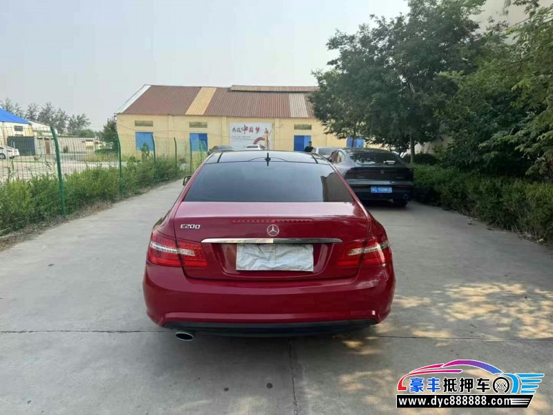 13年奔驰E轿车抵押车出售