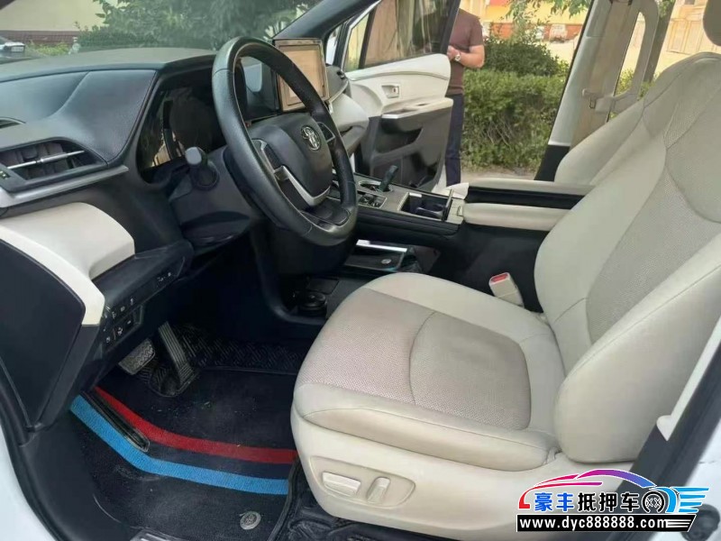 23年丰田塞纳轿车抵押车出售