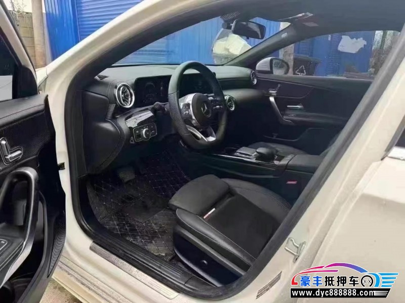 21年奔驰A轿车抵押车出售