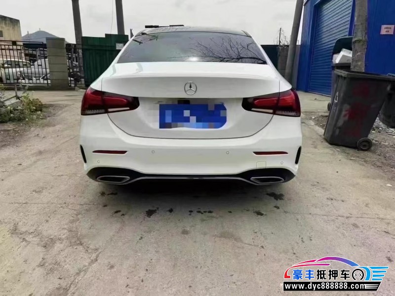 21年奔驰A轿车抵押车出售