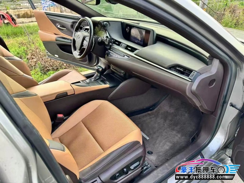 19年雷克萨斯ES轿车抵押车出售