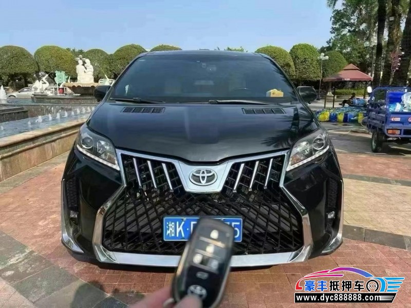 12年丰田塞纳轿车抵押车出售