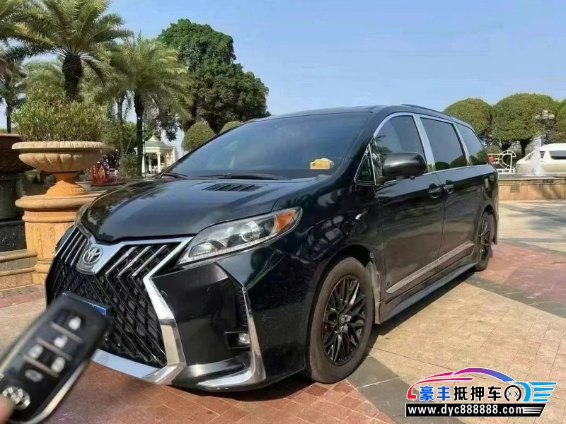 12年丰田塞纳轿车抵押车出售