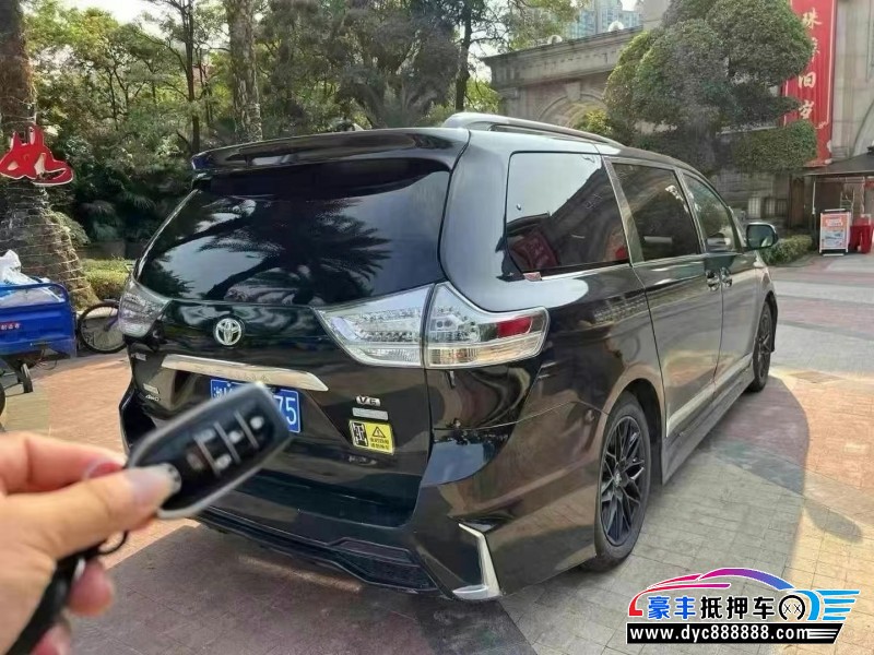 12年丰田塞纳轿车抵押车出售