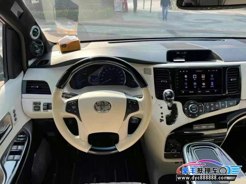 12年丰田塞纳轿车抵押车出售