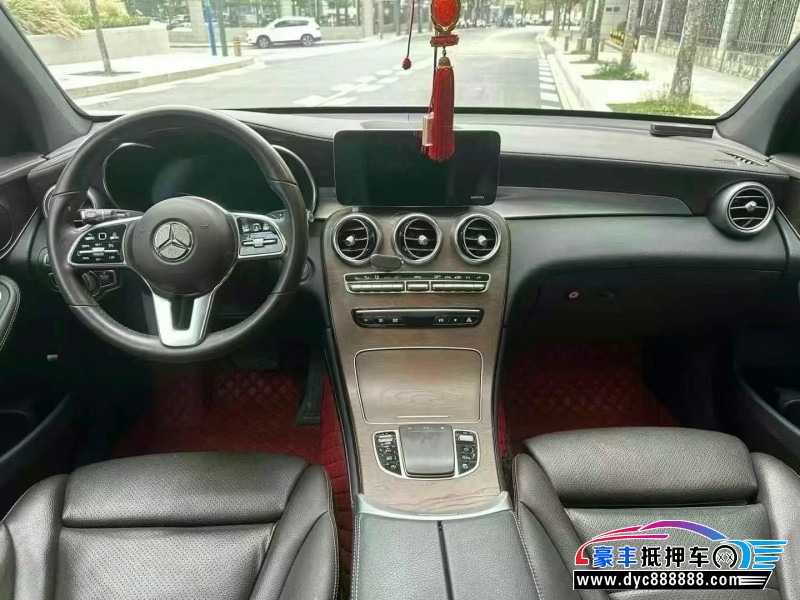 19年奔驰GLC轿车抵押车出售