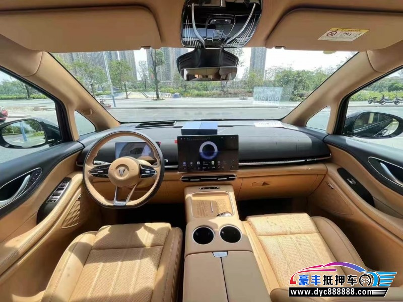 25年岚图梦想家轿车抵押车出售