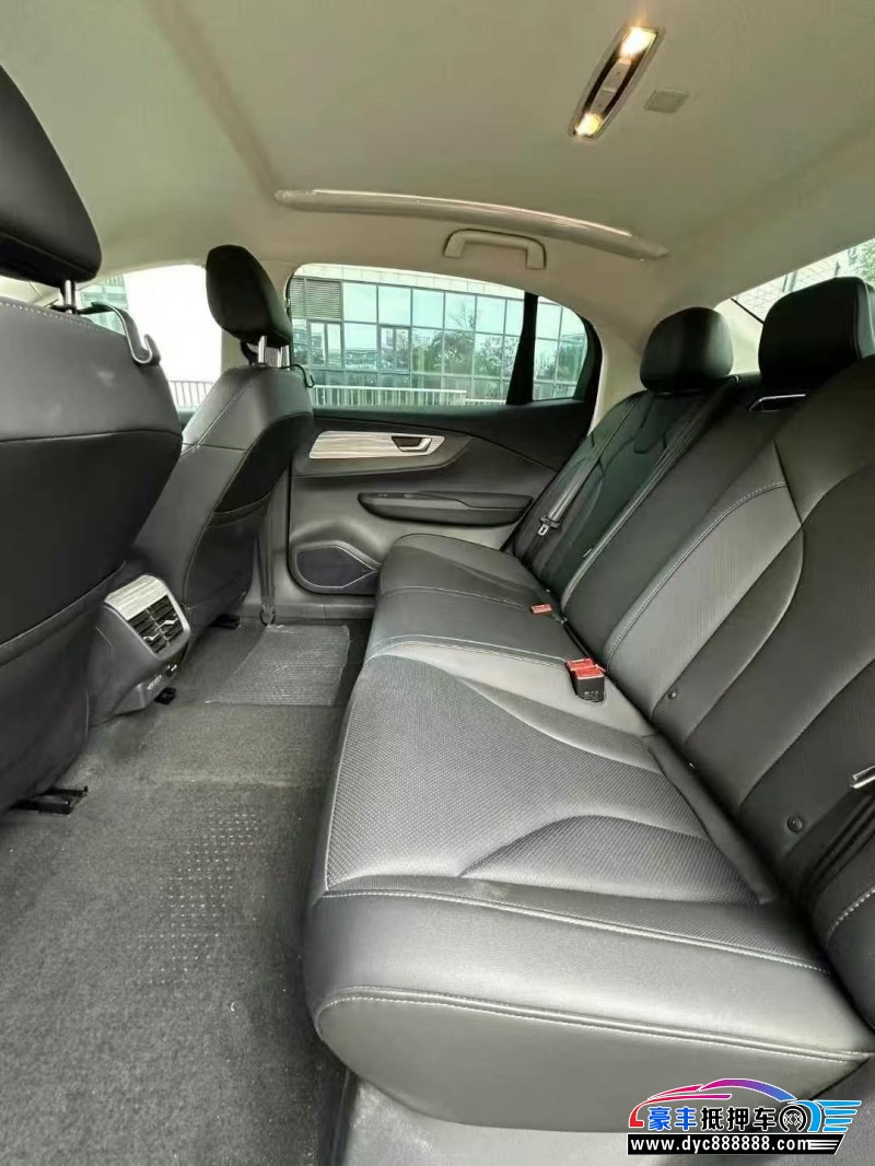 24年红旗EQM5轿车抵押车出售